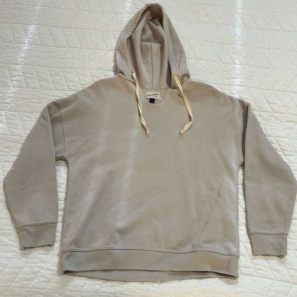 Universal Threads - Picture 1 of 3